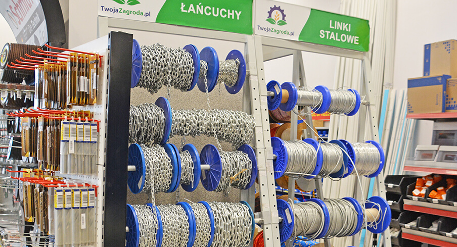 Liny i łańcuchy w sklepie rolniczym w Sokółce