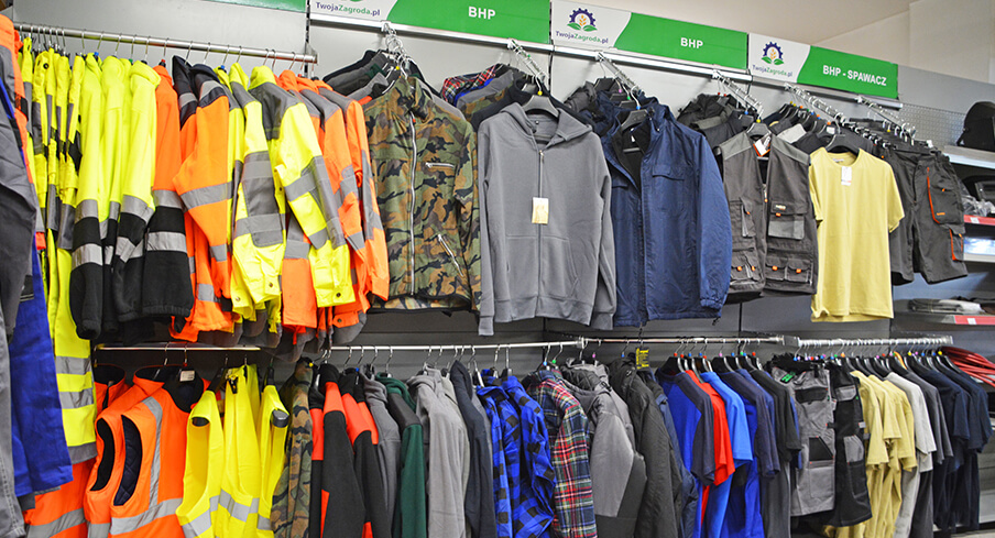 Odzież robocza w sklepie rolniczym w Sokółce